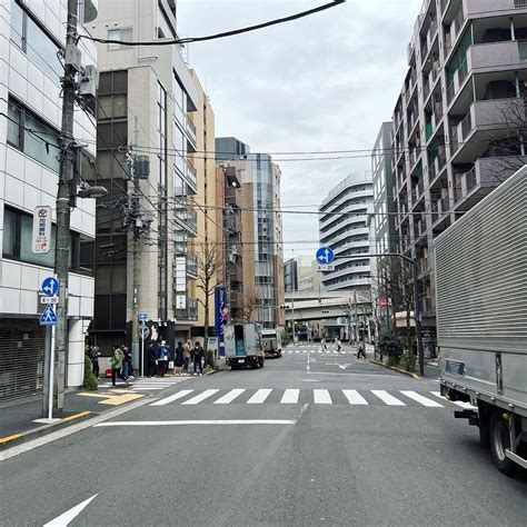 東京駅から九段下駅：都市の脈動と歴史の交差点